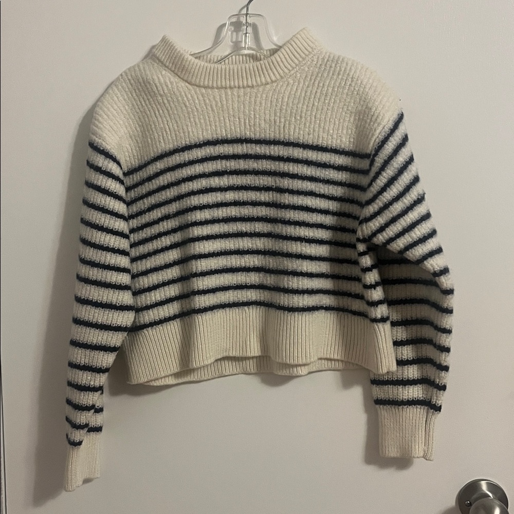 Aritzia Wilfred Maria Cropped sweater - Picture 3 of 6